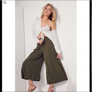 Urban Outfitters silence + noise Lara Culottes - green XS